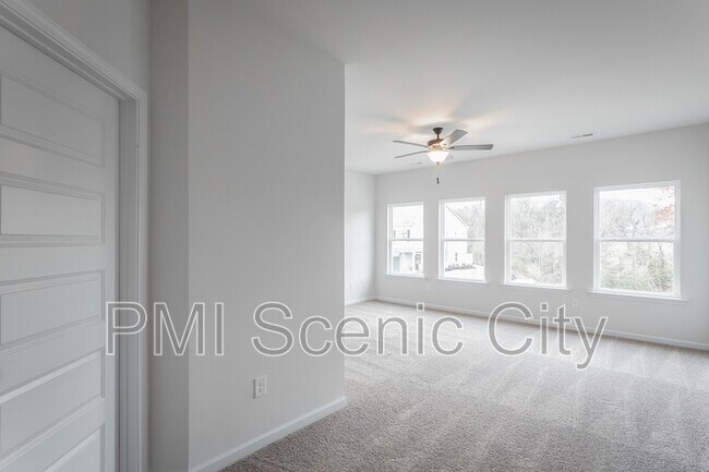 Building Photo - 9437 Cavalier Wy