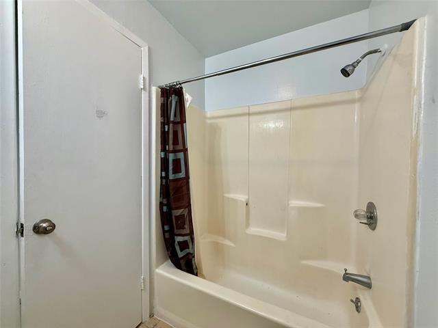 Building Photo - 2112 Tanglewood St