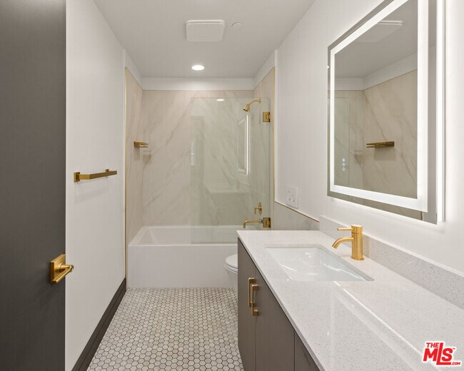 Building Photo - 118 Orlando Ave