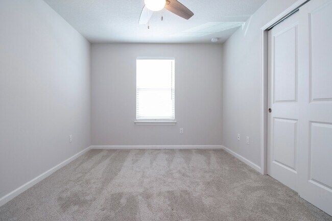 Building Photo - Stunning 3 Bed Townhouse for Rent in Lakewood Ranch! Spacious, Modern, and Move-In Ready!