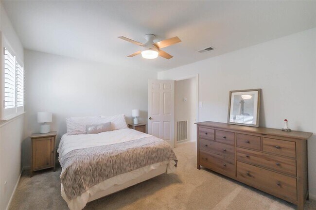 Building Photo - 1319 Hannington Dr