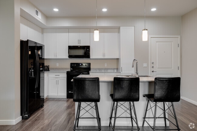 2BR, 2BA - 951SF - Premiere at Dana Park