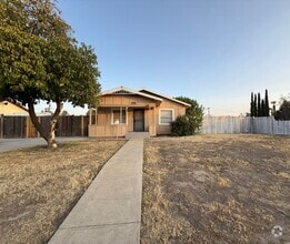 Building Photo - Central Bakersfield House Ready to move in!!!