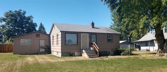 Building Photo - 122 E Hazel St