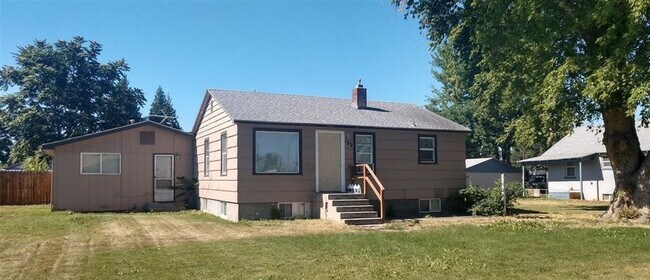 Building Photo - Hazel St Triplex