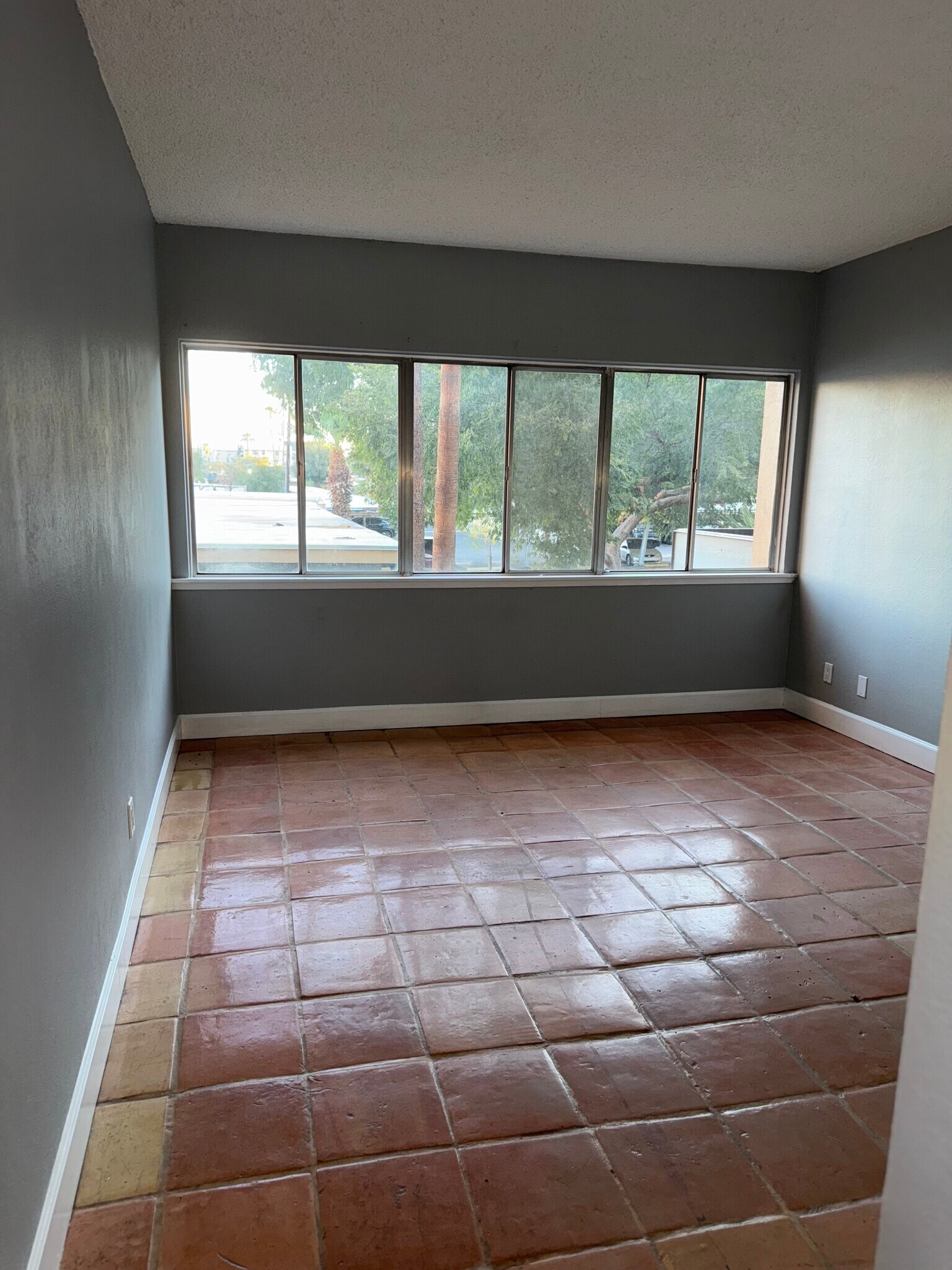 Second bedroom - 349 E Thomas Rd