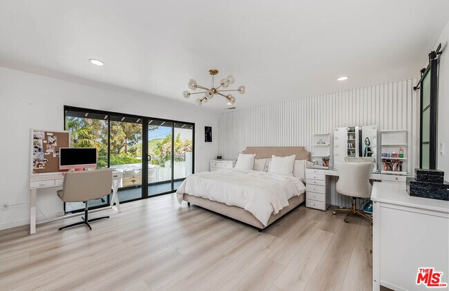 Building Photo - 4961 Marmol Dr