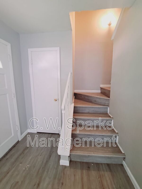 Building Photo - 633 Rutgers Dr