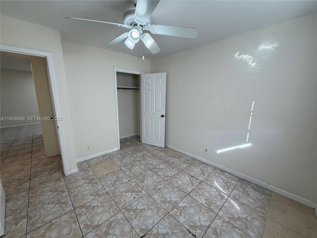 Building Photo - 4801 SW 18th St