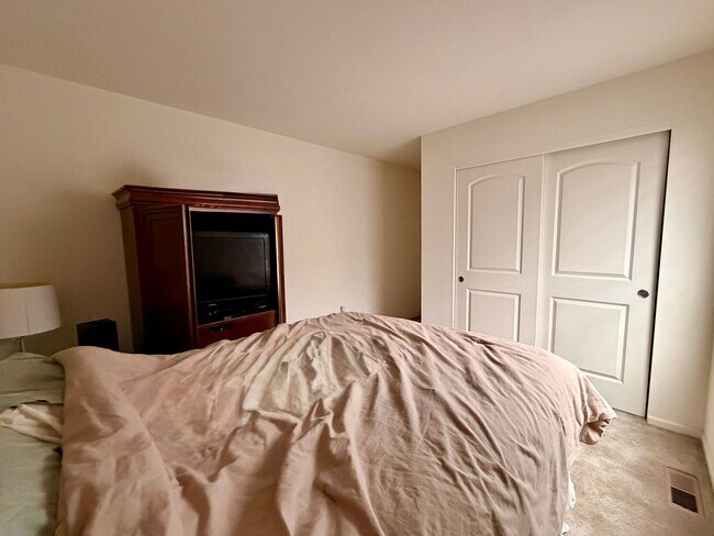 Building Photo - HUGE 3BR Home Built in 2020 with Office, Loft & Mountain Views