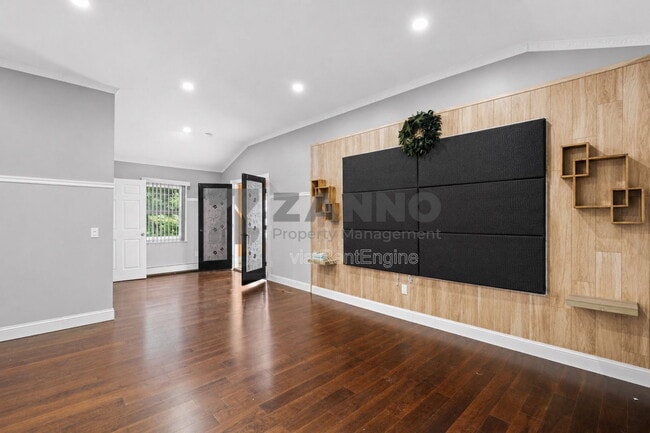 Building Photo - 40 Olney Ave