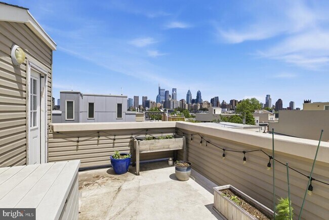 Building Photo - 2249 Kimball St
