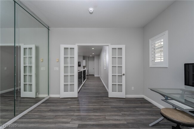 Building Photo - 10725 Bernini Dr