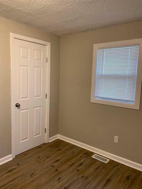 Building Photo - Beautifully update 3 Bed / 1 Bath house wi...