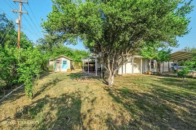Building Photo - 707 Sprucewood Ln