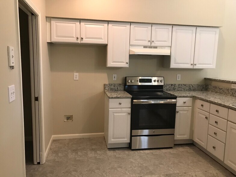 Building Photo - 4402 Orchard Trce