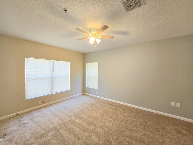 Building Photo - 1 bedroom condo in a resort like community