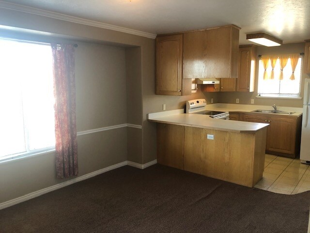 Building Photo - 915 N 500 W