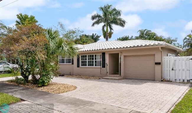Building Photo - 510 SW 11th Ct