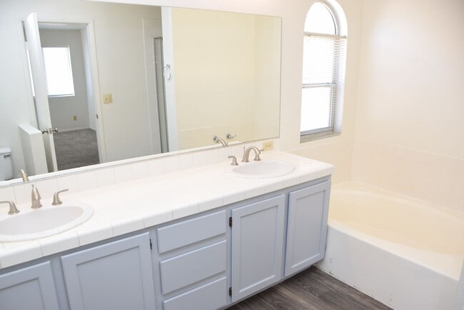 Building Photo - NORTHWEST - 2 STORY HOME - 4 BEDROOMS