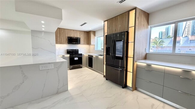 Building Photo - 3826 NE 171 St