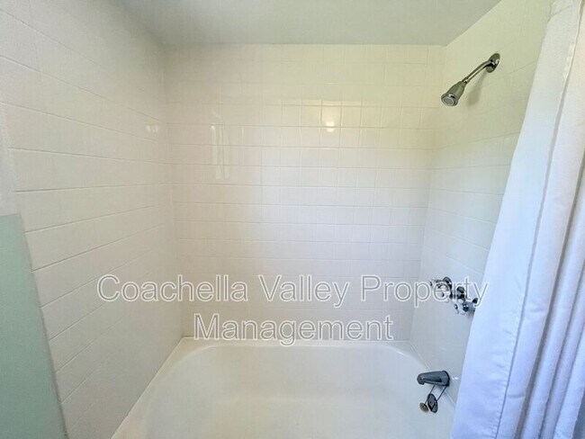 Building Photo - 1680 E Mesquite Ave