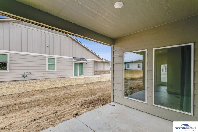 Building Photo - Brand new 3 bed, 2 bath duplex