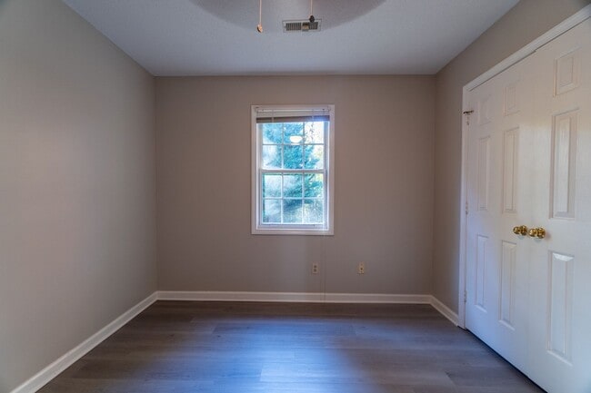 Building Photo - Beautiful 3 Bed 2 Bath home located in Greensboro!