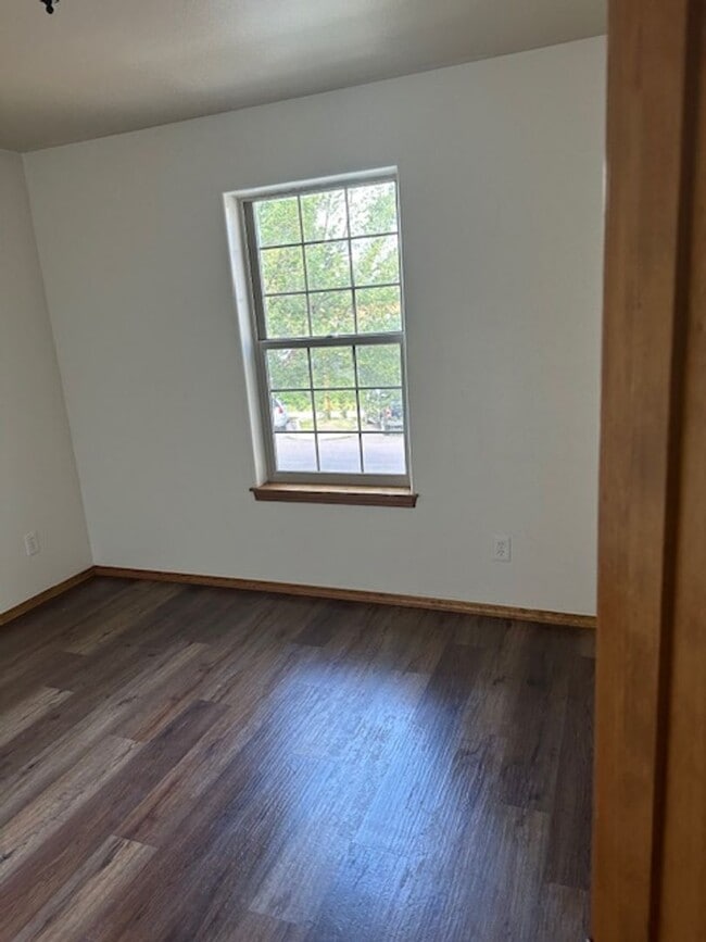 Building Photo - 3 bedroom Upscale home Mid town