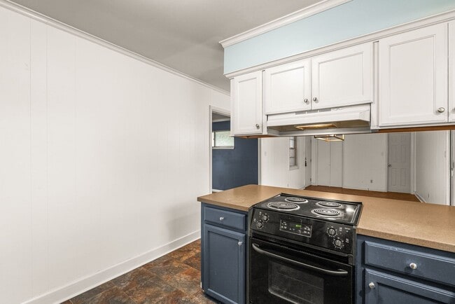 Building Photo - Updated 3BR/2BA Brick Home with Hardwood Floors & Large Yard