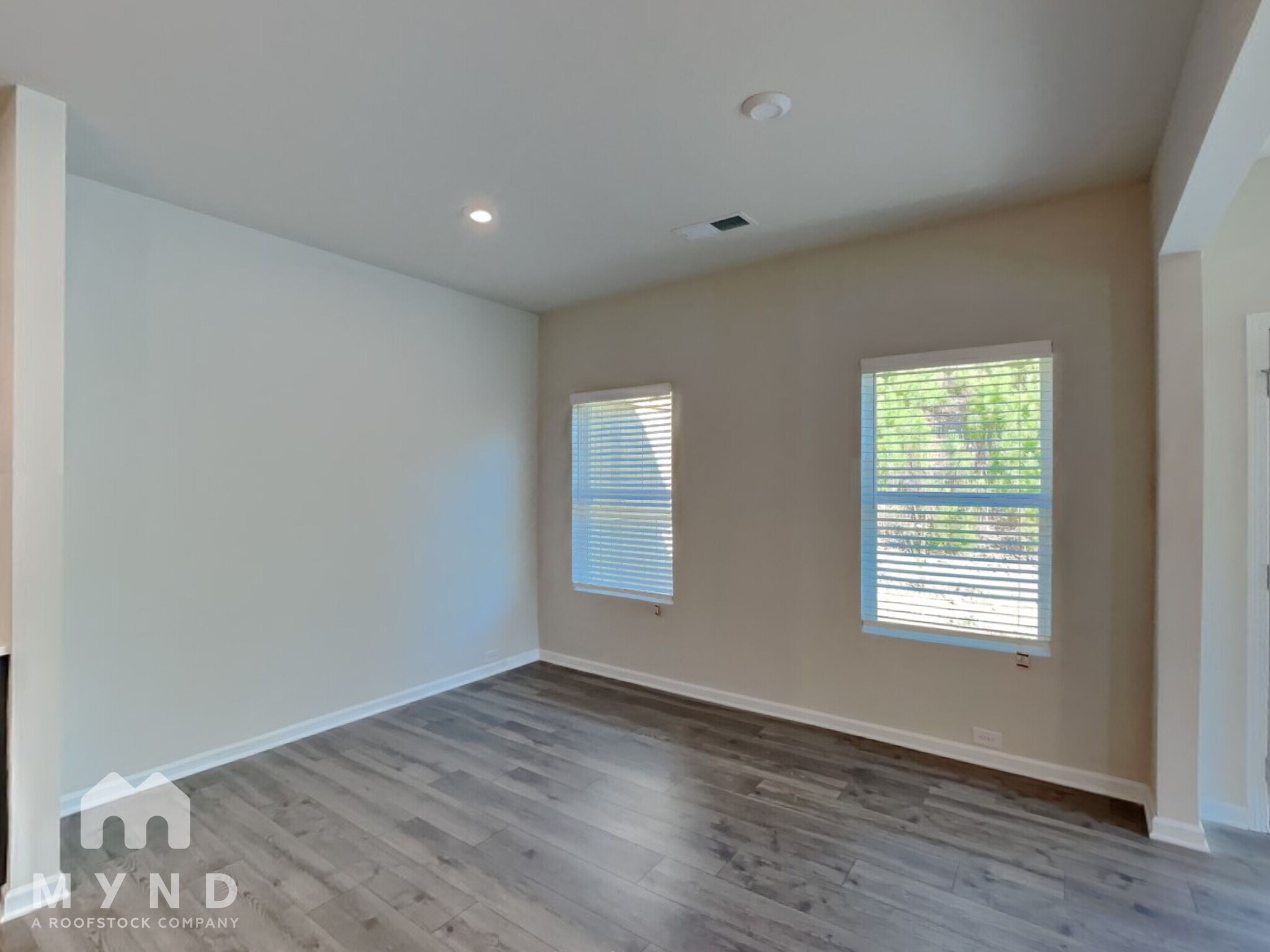 Building Photo - 1187 Park Center Cir