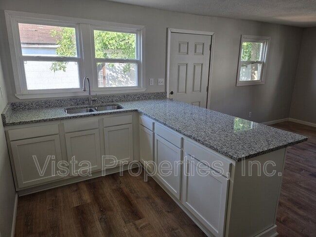 Building Photo - 313 Thomas St