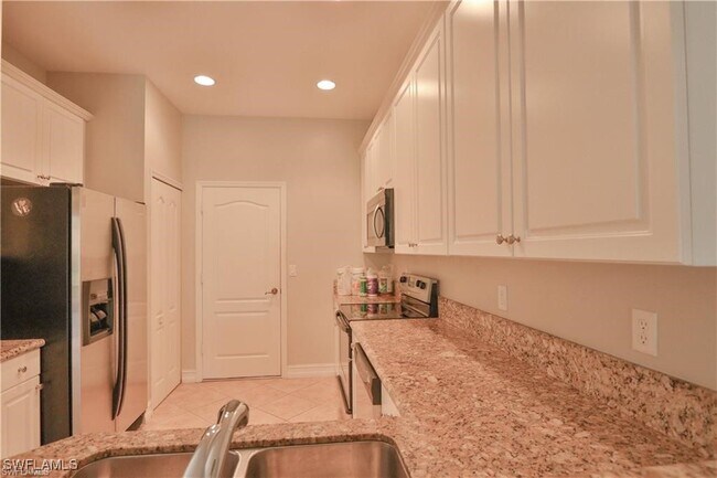 Building Photo - 10170 Tin Maple Dr