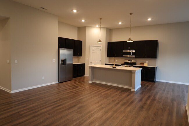 Building Photo - 2951 Daylily Dr