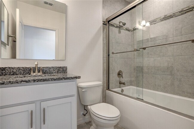 Building Photo - 406 Easy St