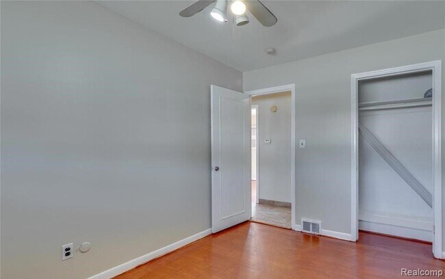 Building Photo - 528 Cardwell St