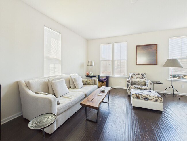 Building Photo - 14225 Martinet Xing