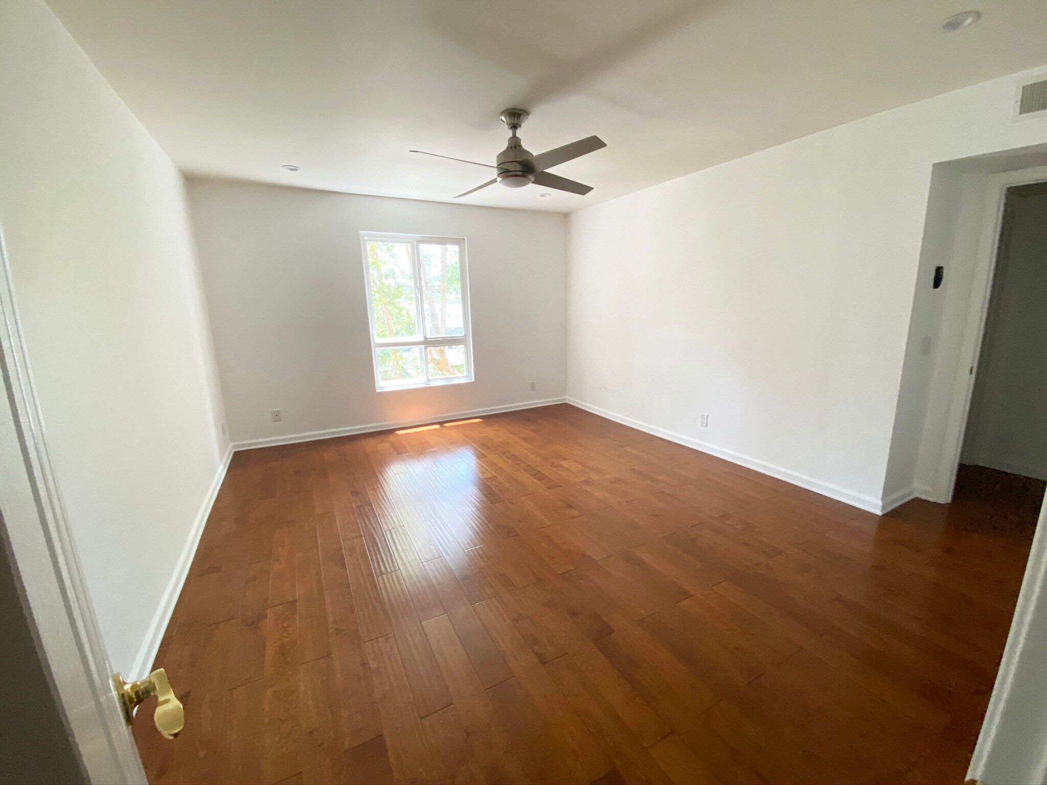 Building Photo - 1262 S Barrington Ave