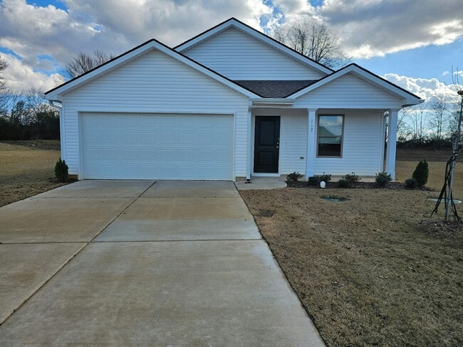 Primary Photo - 112 Labrador Ln