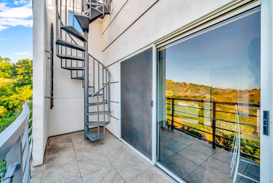 Building Photo - 3630 Avenida del Sol