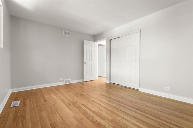Building Photo - 1702 N Drury Ln