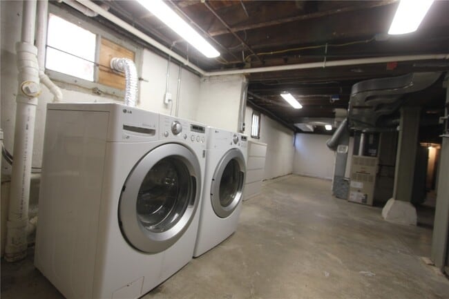 Building Photo - 7028 Glades Ave