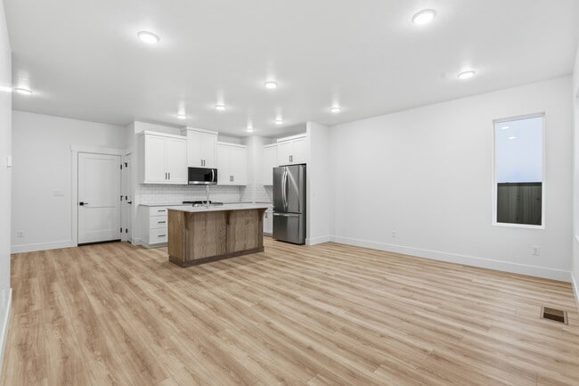 Building Photo - 2144 E Deep Purple Ln