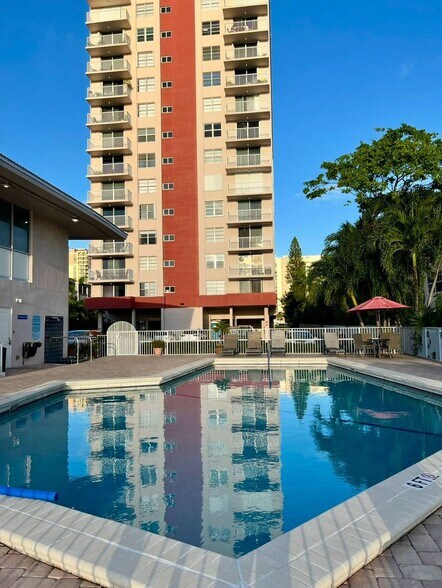 Building Photo - 3161 S Ocean Dr