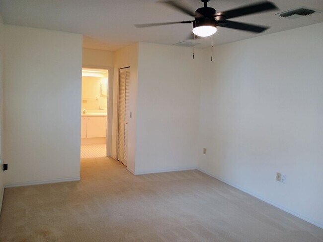 Building Photo - 2 bedroom 2 bathroom Large House for rent ...