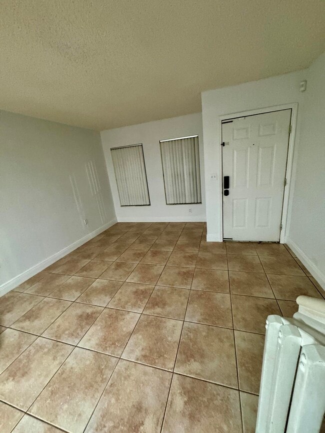 Building Photo - 9189 Fontainebleau Blvd