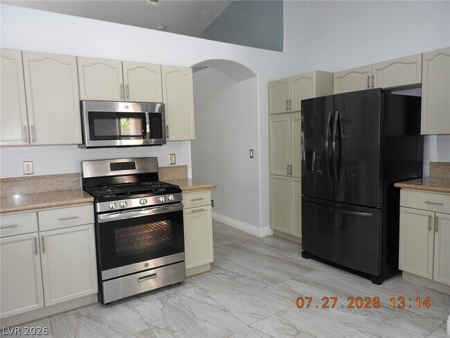 Building Photo - 4533 Chestnut Blaze