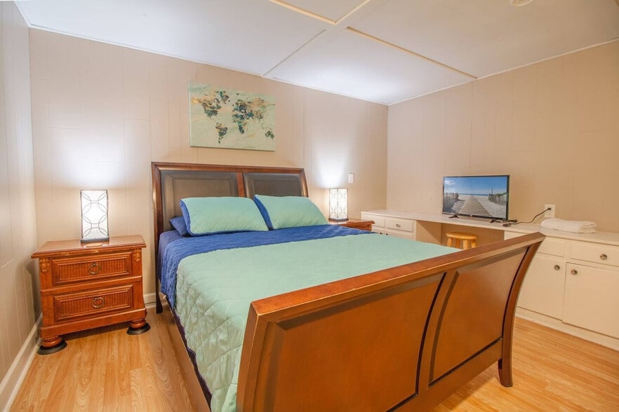 Building Photo - 1330 Catalpa Ln