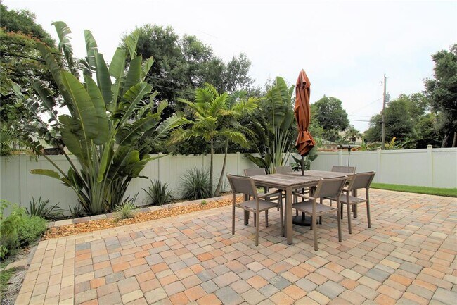 Building Photo - 2278 Tami Sola St