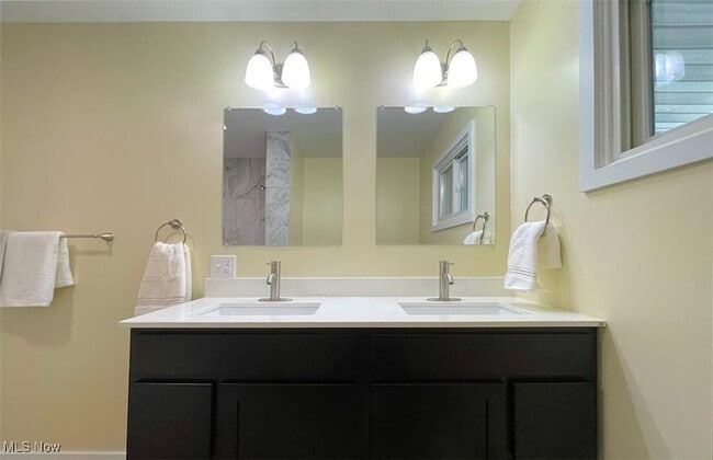 Building Photo - 9315 Glenwood Trail